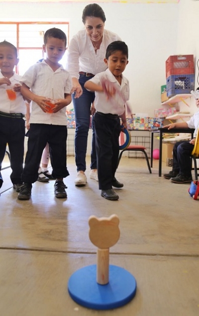 Entrega DIF Municipal material didáctico a Jardín de Niños en El Guamúchil