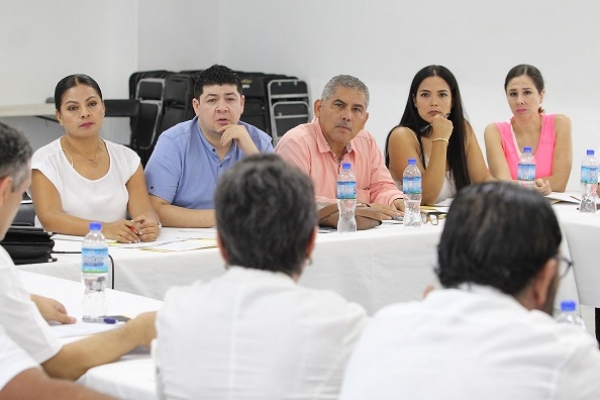 Avanzan acuerdos con locatarios de mercados municipales