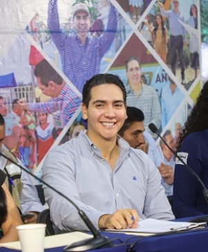 Héctor Santana le cumple a Bucerías: agua potable, limpia y de calidad