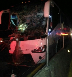 Autobús que salió de Jarretaderas a Chiapas, se accidenta en Morelia; murió una mujer