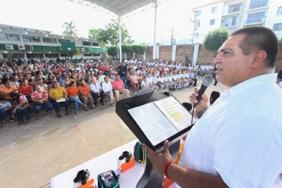 Refrenda alcalde compromiso de apoyo a la educación