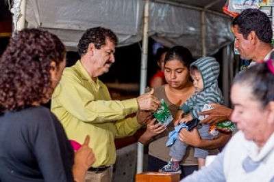 Recorre el Doctor Paco Sánchez el centro de El Pitillal con el programa ‘Sí por la Salud’