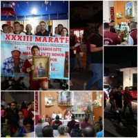 Ra Aguilar porta la antorcha en la peregrinación de Santa Cecilia, acompañando a músicos vallartenses