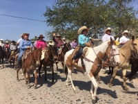 Participa Arturo Dávalos en la tradicional cabalgata de Ixtapa