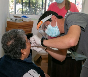 Beneficia DIF a adultos mayores con prótesis dentales