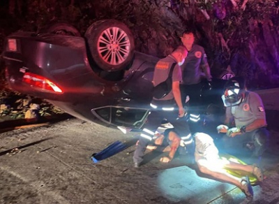 Gringo destroza su poderoso Buick en la curva del antiguo Camino Real