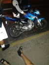 Mujer vallartense cae de una motocicleta y se lesiona