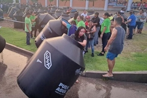 Entrega Luis Munguía tinacos en beneficio de más de 2,000 personas