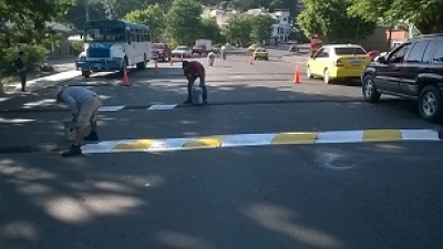 Reinstalan reductores de velocidad en el libramiento carretero