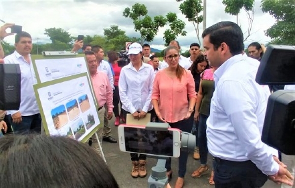 Instalará Jaime Cuevas alumbrado y andador en acceso a la UAN en Valle de Banderas
