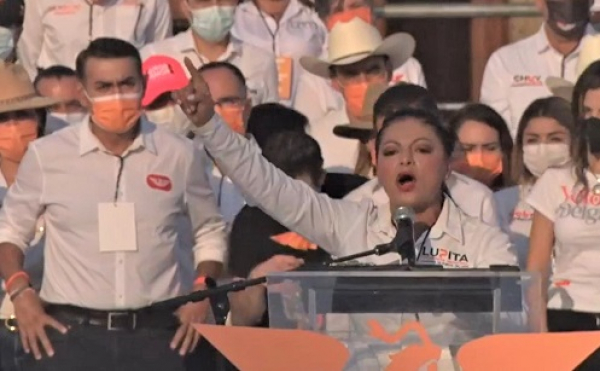 Defiende Lupita Guerrero la grandeza de Puerto Vallarta