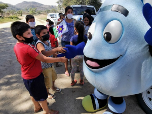 Niños de zona rural y estudiantes se suman a festejos del agua