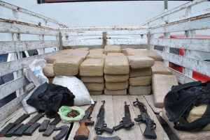 Decomisan cerca de una tonelada de marihuana y "cuernos de chivo"