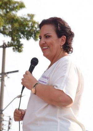 Violeta, la Diputada de la salud, turismo y desarrollo económico