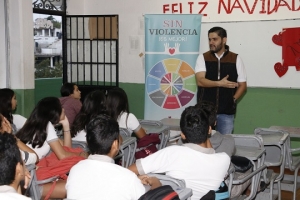 Lleva DIF pláticas preventivas a estudiantes de la ETI #3