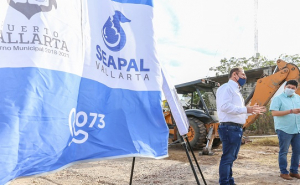 Llevan agua potable a familias de Vista Bahía