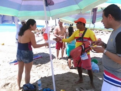 Advierten a los bañistas sobre los riesgos del mar, ya que hay oleaje elevado