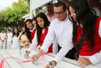 1200 alumnos de la Secundaria 56 de Ixtapa beneficiados con bebederos escolares