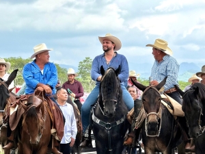 El alcalde Luis Munguía celebró junto a familias Las Paseadas de Las Palmas
