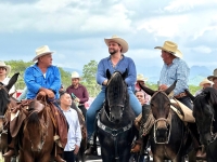 El alcalde Luis Munguía celebró junto a familias Las Paseadas de Las Palmas