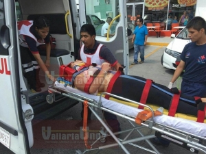 Atropellan a una mujer frente a la ballena en Marina Vallarta
