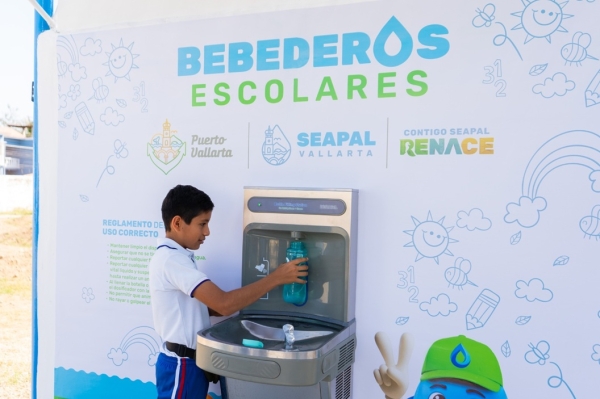 Inaugura alcalde Bebederos Escolares en la Secundaria 49 de Las Juntas