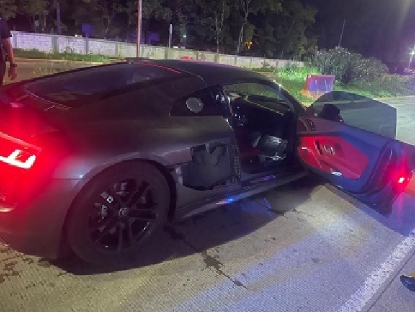 Por andar de “farol” en un poderoso Audi, conducir ebrio, huir y chocar una patrulla, fue detenido un jalisquillo