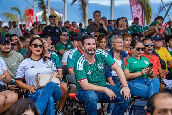 Arquitecto Luis Munguía vive la pasión mundialista junto a la afición vallartense
