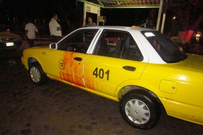 Taxista es apuñalado en el fraccionamiento Los Sauces; un sujeto le pidió servicio y en el trayecto lo agredió en cuello y brazo izquierdo