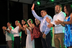 Elogia alcalde aporte de maestros a la educación en PV