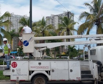 Restablecen luminarias en la avenida Francisco Medina Ascencio