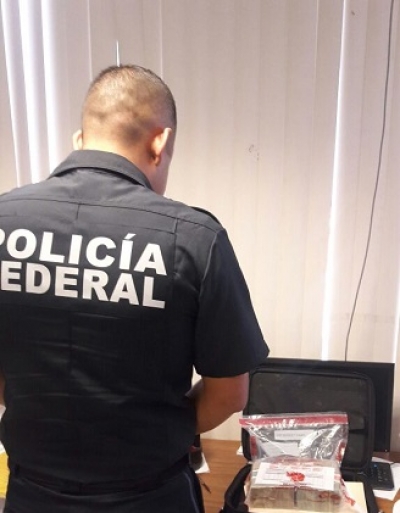 Policía Federal sorprende a un hombre con 140 mil dólares en efectivo en el aeropuerto internacional de Guadalajara