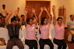 Imparten taller sobre las posturas correctas del cuerpo