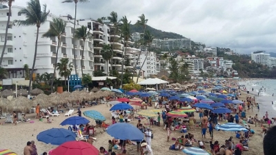 Puerto Vallarta luce lleno de turistas; la jornada del lunes transcurrió sin incidentes graves