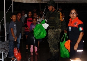 Brinda DIF resguardo a familias que habitan en zona de riesgo