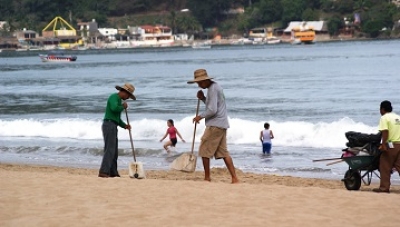 Guayabitos avanza para certificarse como Playa Limpia