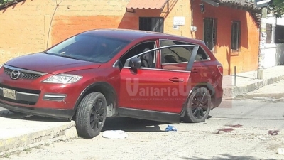 Ejecutan al conductor de una Mazda tinta con placas del DF en la colonia del Toro