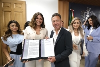 Signa Pablo Lemus Navarro, Gobernador del Estado, iniciativa de ley para consolidar acciones en favor de las niñas y niños en Jalisco