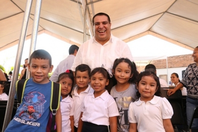 Entrega alcalde Arturo Dávalos apoyos del programa Escuelas de Calidad