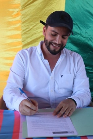 Luis Munguía se compromete con la comunidad LGBTQ+