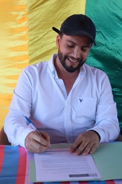 Luis Munguía se compromete con la comunidad LGBTQ+