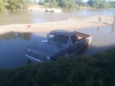 Mujer sufre accidente con camioneta en El Paso del Guayabo