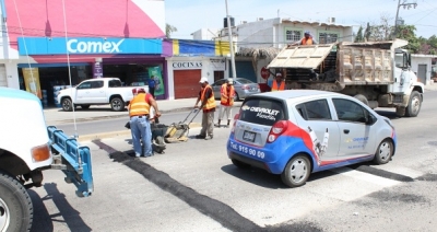 Colocan reductores de velocidad en crucero de Las Juntas, ante alta incidencia de accidentes