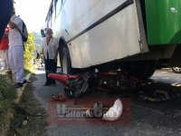 Motociclista se estampa contra camión urbano en el libramiento