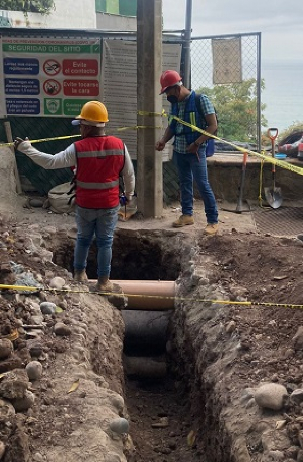 Se anticipa SEAPAL a obra en calle Santa Bárbara para normalizar abasto de agua