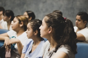 Prioritario Capacitarnos en Auxilios Psicológicos: Conferencista en CUCosta