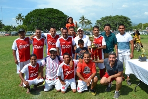 Premia Andrés al tricampeón Distribución de Agua Potable