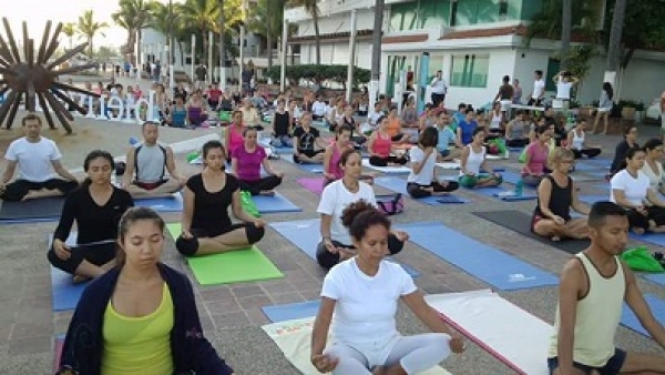 Puerto Vallarta prepara el primer festival de Yoga Colectivo