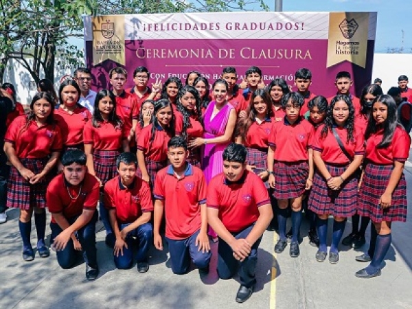 Mirtha Villalvazo amadrina generación 2020-2023 de Telesencundaria y anuncia domo para el patio cívico