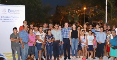 Reinaugura Jaime Cuevas alumbrado público en Fraccionamiento El Parque en Bahía de Banderas